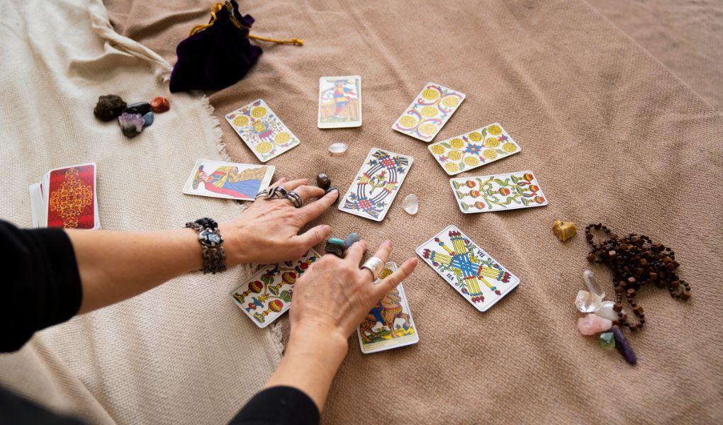 Tirage de cartes tarot divinatoire et psychologique